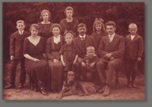 Familie Söhnholz  zu Schwalingen im Jahre 1923